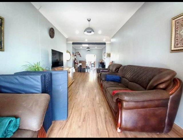 4 BEDROOM HOUSE FOR SALE IN PRIMROSE HILL